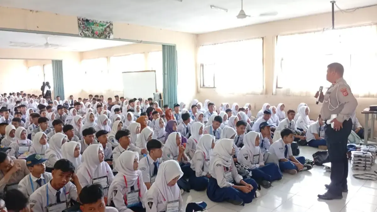 Kapolsek Jatinangor Ajak Siswa Baru SMAN Jatinangor Jadi Pelajar Tertib dan Sadar Hukum