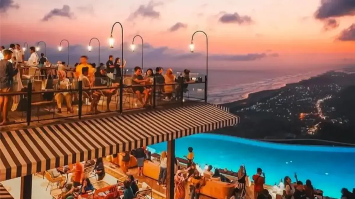 Spot Romantis untuk Liburan atau Prewedding di Obelix Sea View