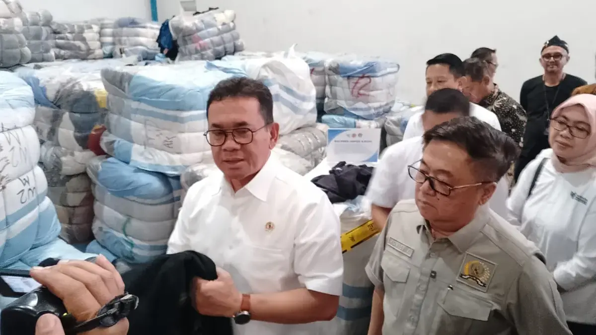 Mendag Bongkar 11 Gudang Pakaian Bekas Ilegal di Bandung dan Cimahi, Nilai Capai Rp112,5 Miliar