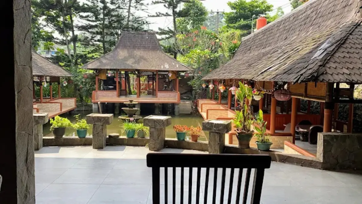 Menu Favorit Rumah Makan Organik Saung Nini Tanjungsari, Lengkap!