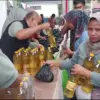 Emak-emak Sumringah, Kejari Buka Bazar Murah
