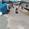 Jalan Rusak 3 Km di Cikahuripan Tak Kunjung Diperbaiki, Warga Hanya Bisa Menunggu