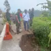 Jalan penghubung Tanjungsari - Cijambu terancam putus, Dandim 0610/Sumedang Tinjau Lokasi Pastikan Langkah Tan
