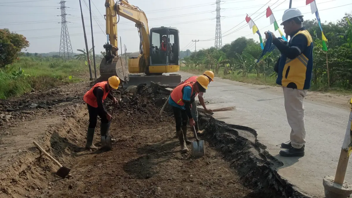 Jalan Tolengas-Jatigede Mulai Diperbaiki