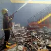 Ibu Rumah Tangga di Tanjungsari Kehilangan Rumah Akibat Korsleting Listrik