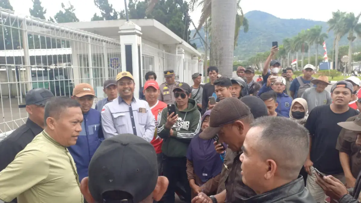 Aksi Spontanitas Warga Cimanggung, PT Dwi Papuri Abadi Setuju Buka Akses Jalan dengan Sistem Pengawasan