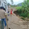 Saluran Tersumbat Picu Longsor, PUTR Sumedang Gerak Cepat Tangani Jalan Kadakajaya