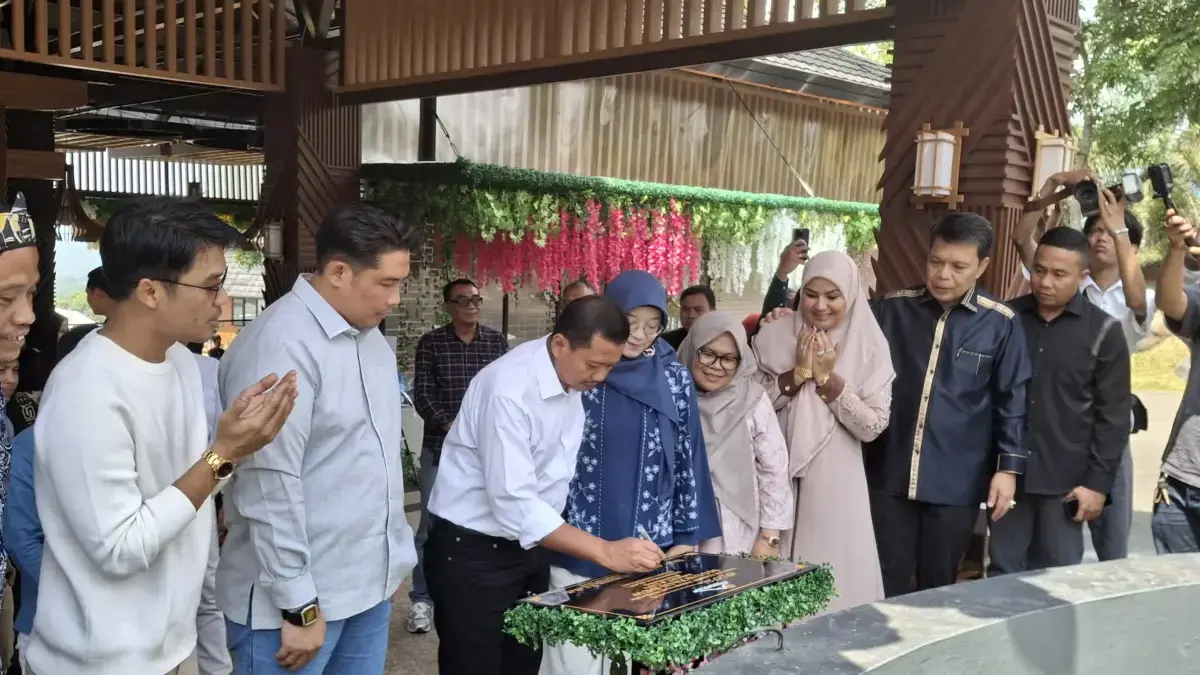 Bupati Dony pun meminta Mountain Dew bisa masuk ke Virtual Tourism Pemda Sumedang
