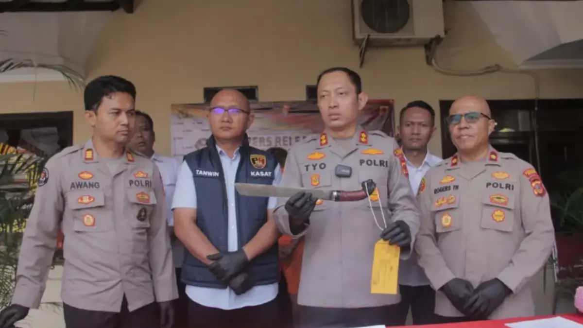 Golok yang Digunakan Membacok Pedagang Diamankan Polisi dari Kontrakan Pelaku