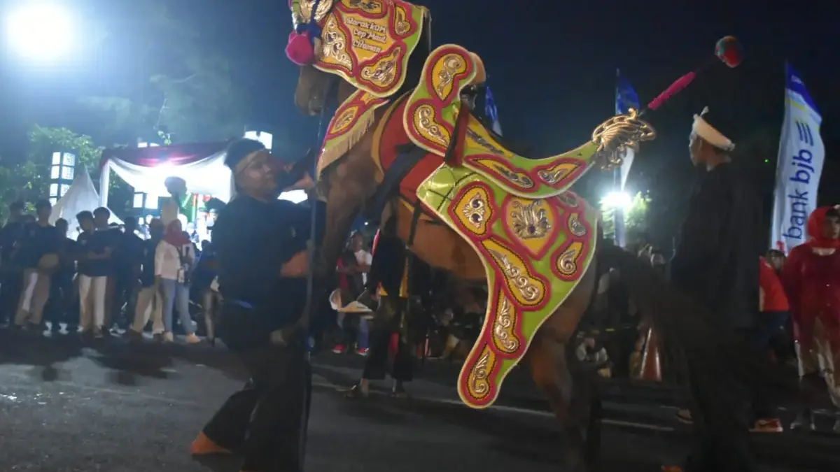 Maulana Silat Bersama Kuda Saat Pawai Lampion