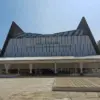 Ngopi, Ngobrol, dan Ngaji di Bale Aweuhan Masjid Raya Unpad