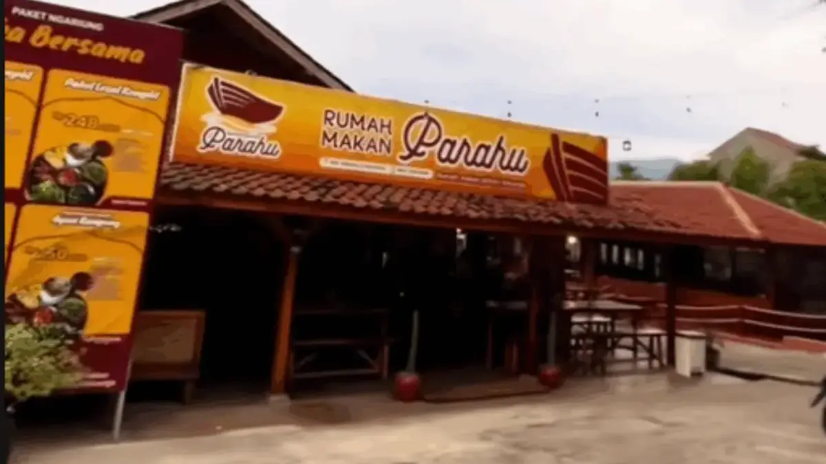 LENGKAP! Ini Dia Fasilitas dan Jam Operasional Rumah Makan Parahu Sumedang