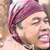 Rayakan HUT RI ke-80, Kang Dedi Mulyadi Ikuti Lomba Panjat Pinang