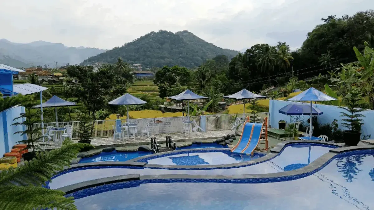 Lamping She Rancunits, Kolam Renang dengan Nuansa Alam yang Bikin Betah