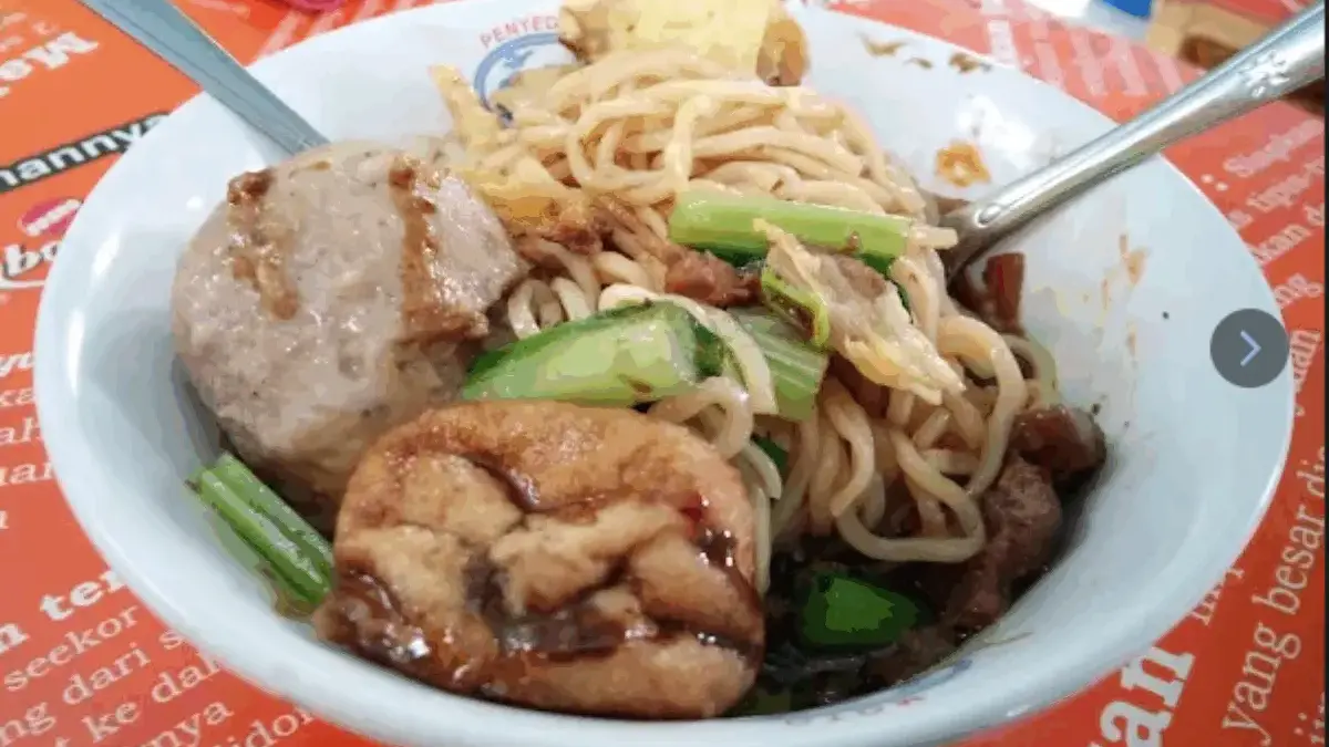 Murah, Lezat, dan Mengenyangkan! Kalian Wajib Cobain Bakso Morsen Geneas yang Satu Ini!