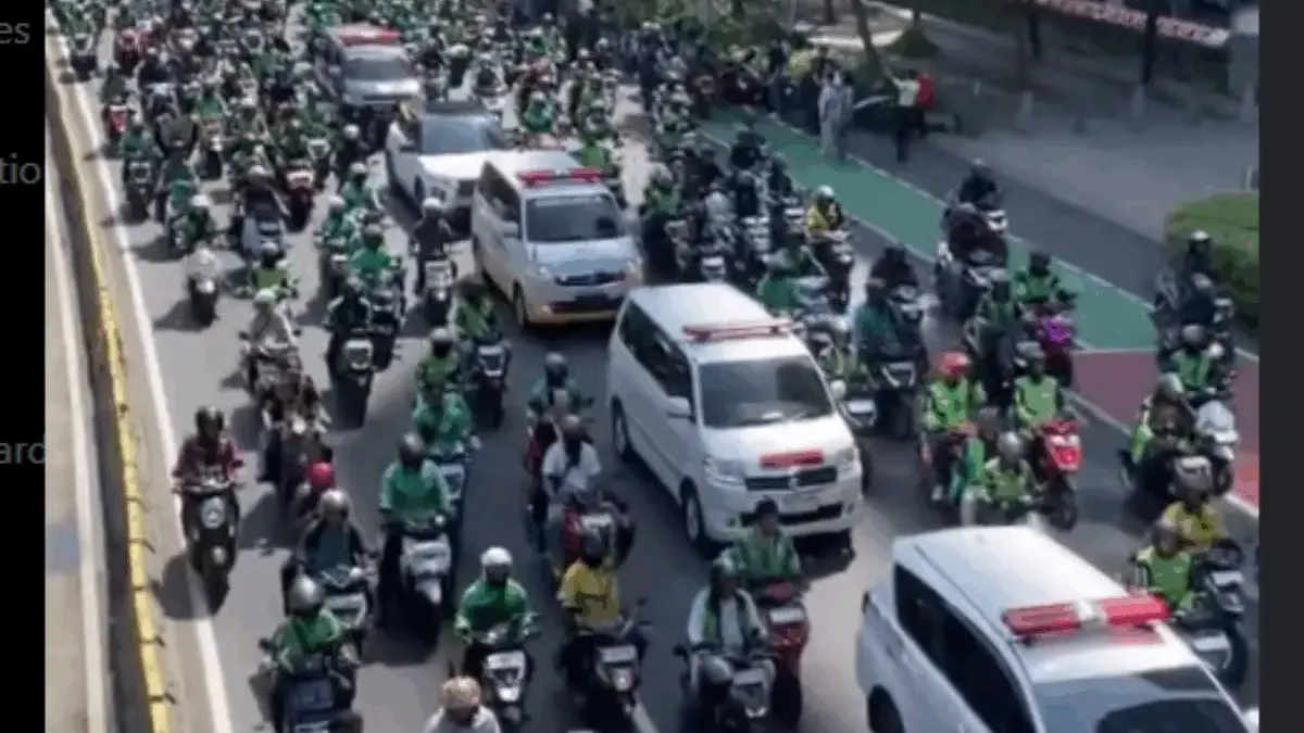 Viral, Ribuan OJOL Antar Affan Kurniawan ke Peristirahatan Terakhir