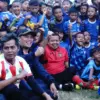 Bupati Dony Ahmad Munir di hadapan para peserta Soccer Coaching Clinic berpesan agar mempunyai mimpi untuk men