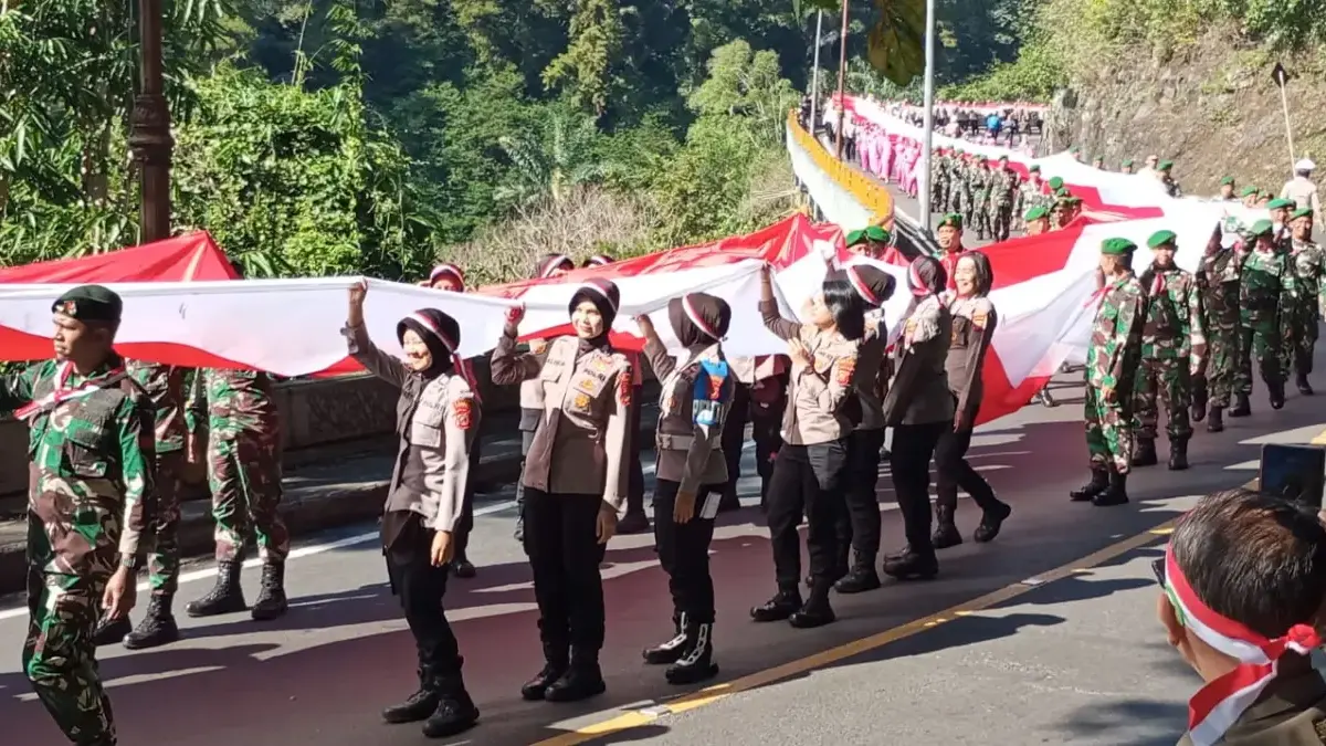 Bendera Raksasa Satukan Warga Sumedang, Kapolres: Momentum Kebersamaan dan Cinta Tanah Air