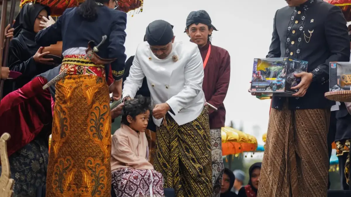 Ritual Rambut Gimbal Tarik Minat Ribuan Pengunjung Dieng Culture Festival