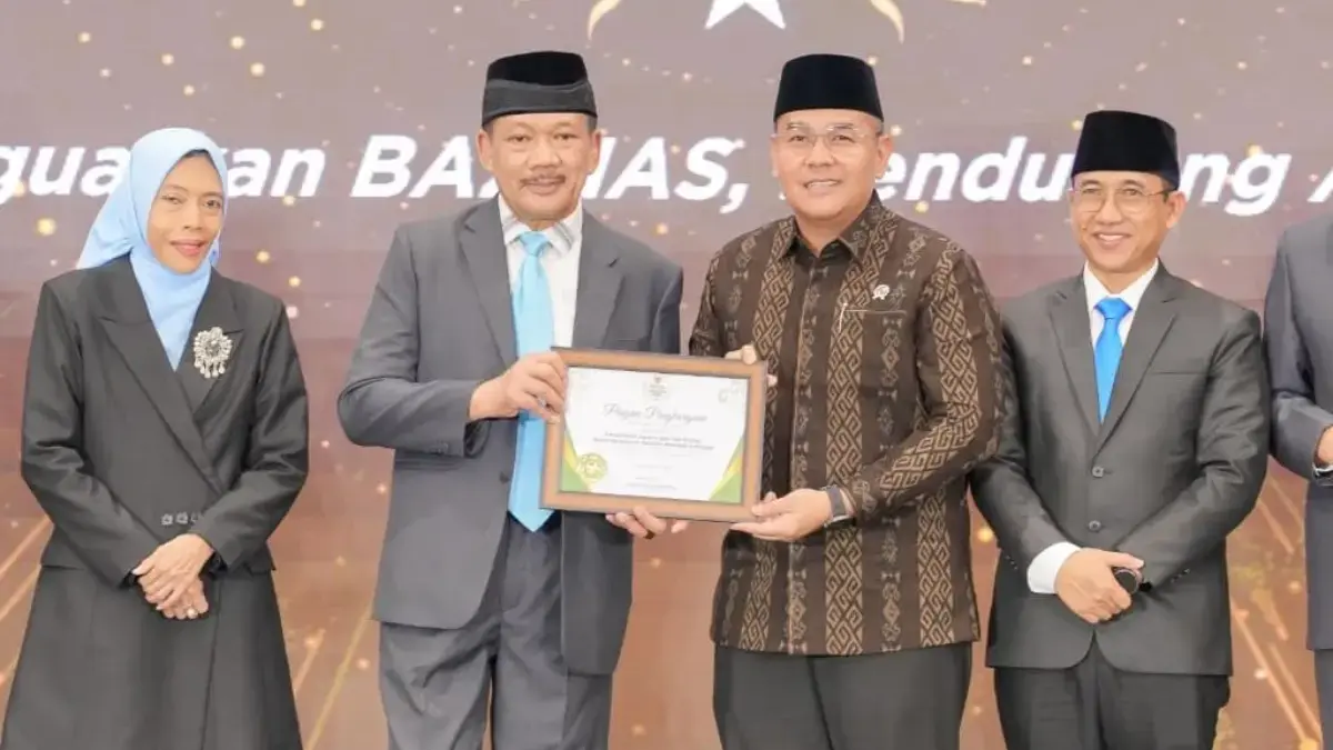 Wamen Ossy Terima Penghargaan Baznas Award 2025