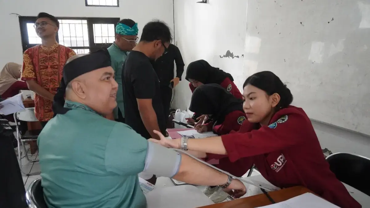 Rayakan Hari Kemerdekaan, Dosen dan Mahasiswa Gelar Pemeriksaan Kesehatan Dasar di Kampus