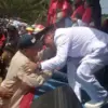 Warga Cimanggung Jadikan Karnaval HUT RI Ajang Kritik Jalan Rusak Kabupaten