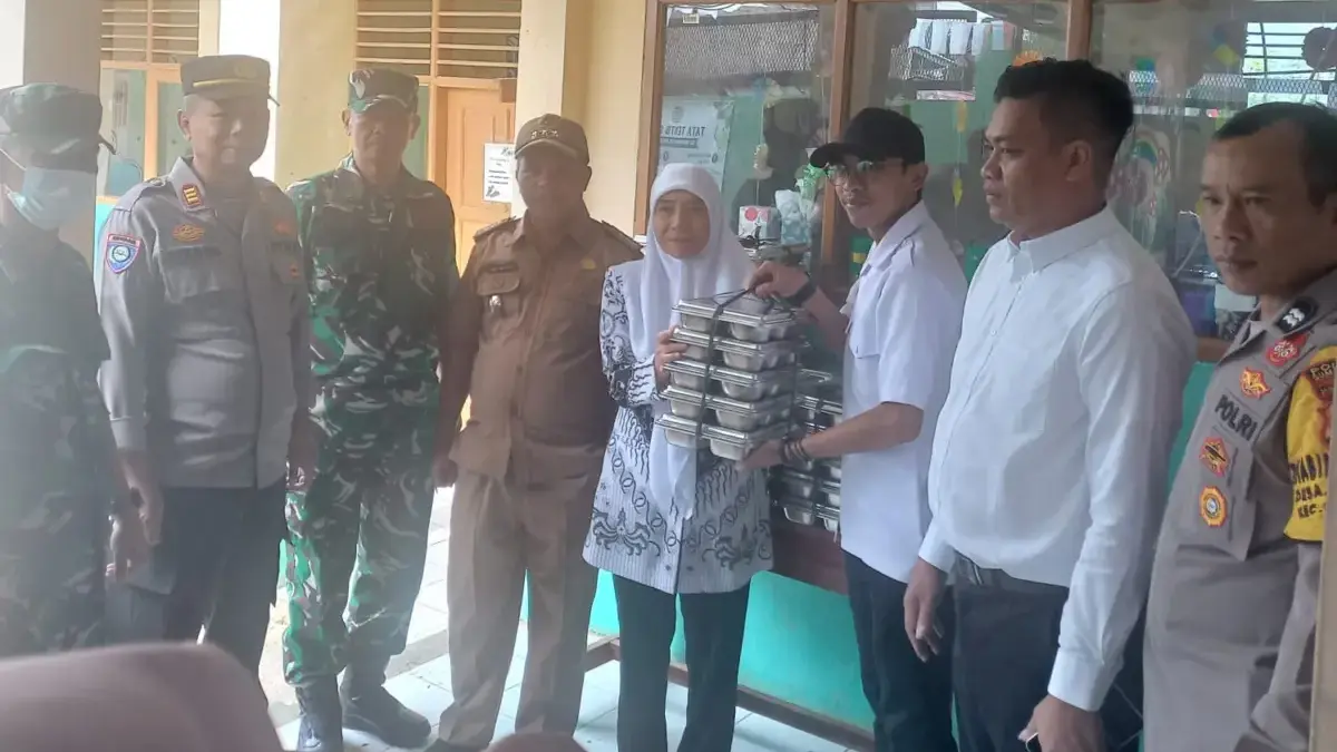Lounching Dapur Gizi di Cimanggung, Ratusan Siswa Mulai Nikmati Program Makan Bergizi Gratis Lounching Dapur Gizi di Cimanggung, Ratusan Siswa Mulai Nikmati Program Makan Bergizi Gratis