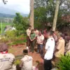 Pramuka Ziarahi Makam Leluhur