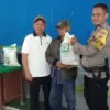 TNI-Polri Kawal Penyaluran 9,6 Ton Beras untuk Warga Desa Mangunarga