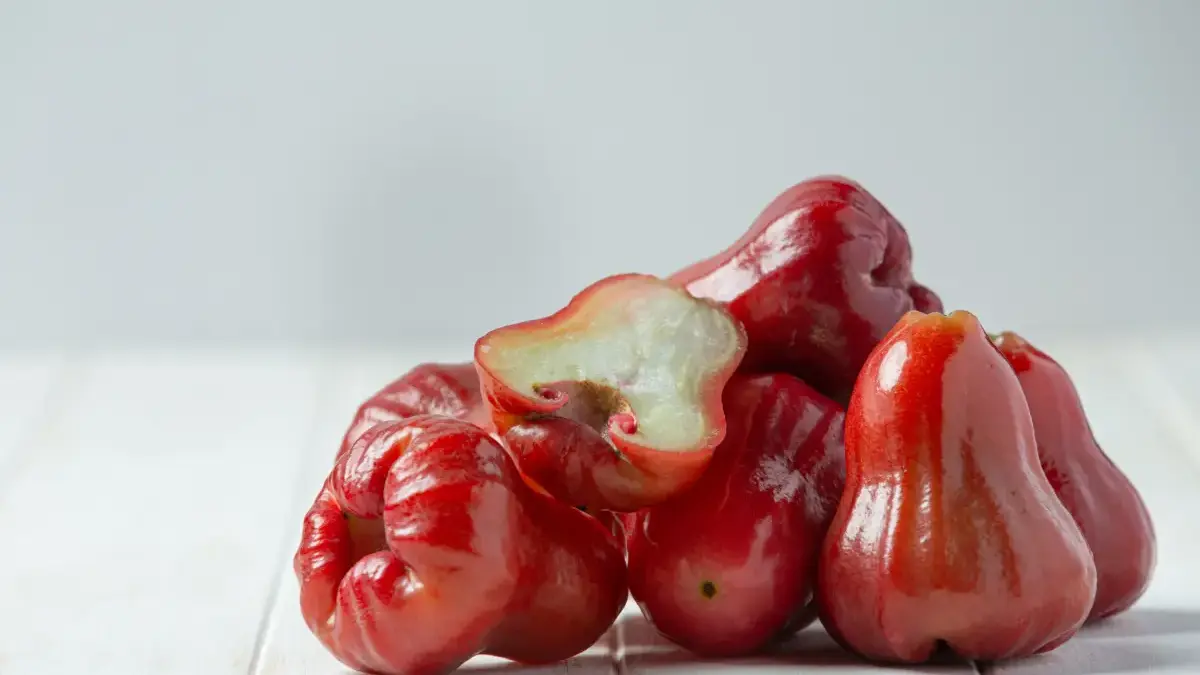 Rahasia Sehat dari Jambu Bol, Si Merah yang Kaya Manfaat