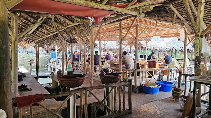 Rekomendasi Rumah Makan Dekat Exit Tol Cisumdawu, Dengan View Pedesaan