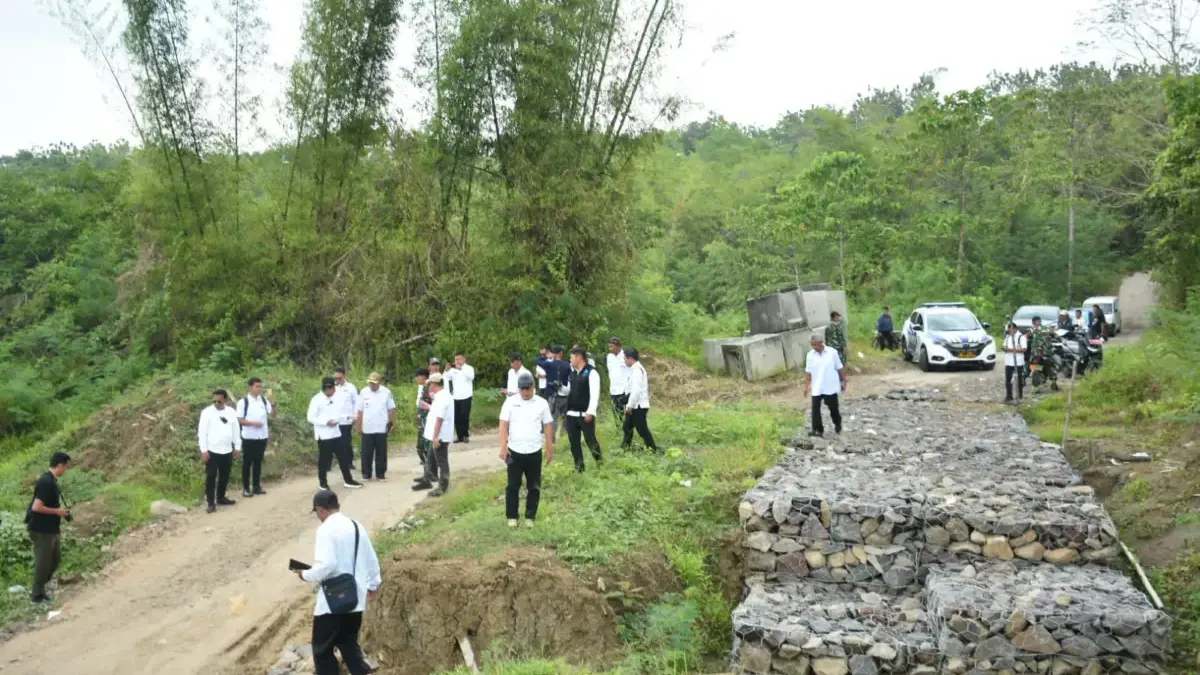 Sudah Tiga Kali Ambles, Jalan ke Surian Akan Dipindahkan ke Jalur Baru