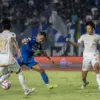 Prediksi Pertandingan: Arema FC vs Persib Bandung, Siapa yang Akan Mendominasi Rivalitas Sengit Ini?