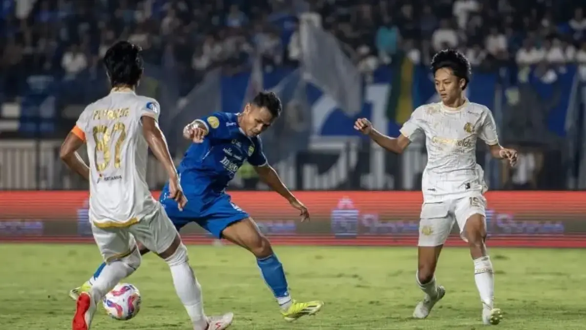 Prediksi Pertandingan: Arema FC vs Persib Bandung, Siapa yang Akan Mendominasi Rivalitas Sengit Ini?
