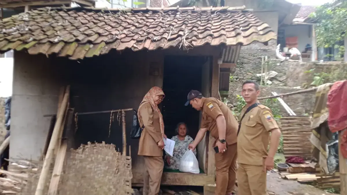 Ma Acih Warga Sindulang Dapat Bantuan, Perhatian Terus Mengalir
