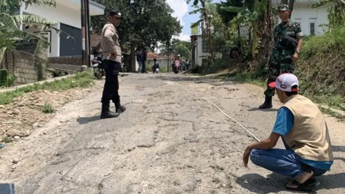 Pengukuran Jalan di Parakanmuncang Dimulai, Warga Sambut Antusias