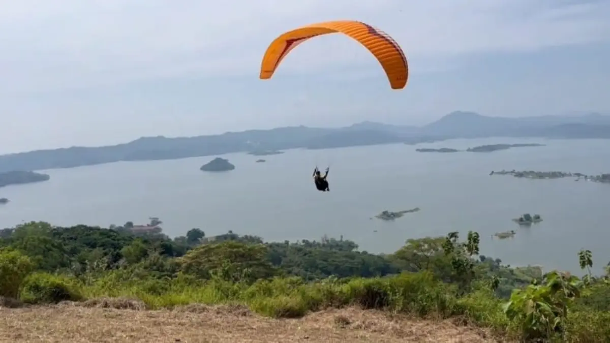 Langit Sumedang Jadi Panggung Dunia, 120 Pilot Paralayang Ramaikan Kejuaraan Internasional