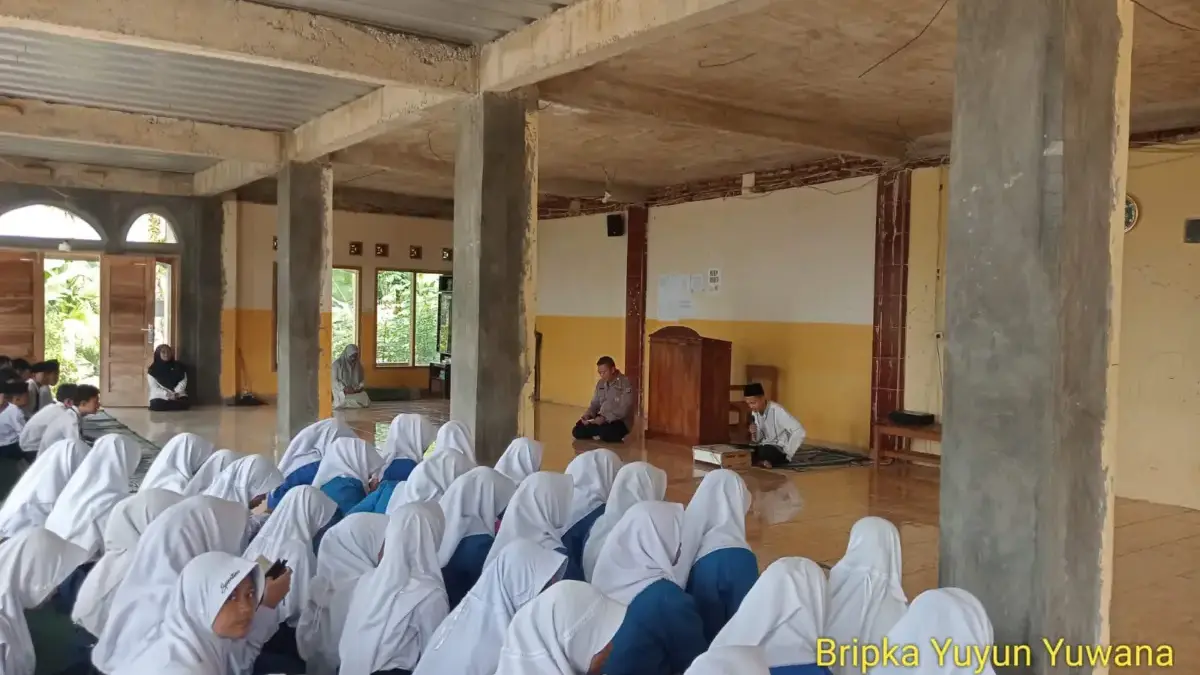 Polisi Sambangi SMK Tursina, Ajak Siswa Bijak Bermedsos dan Fokus Belajar