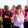 Rossa Borong Dagangan PKL di Geulis Sumedang