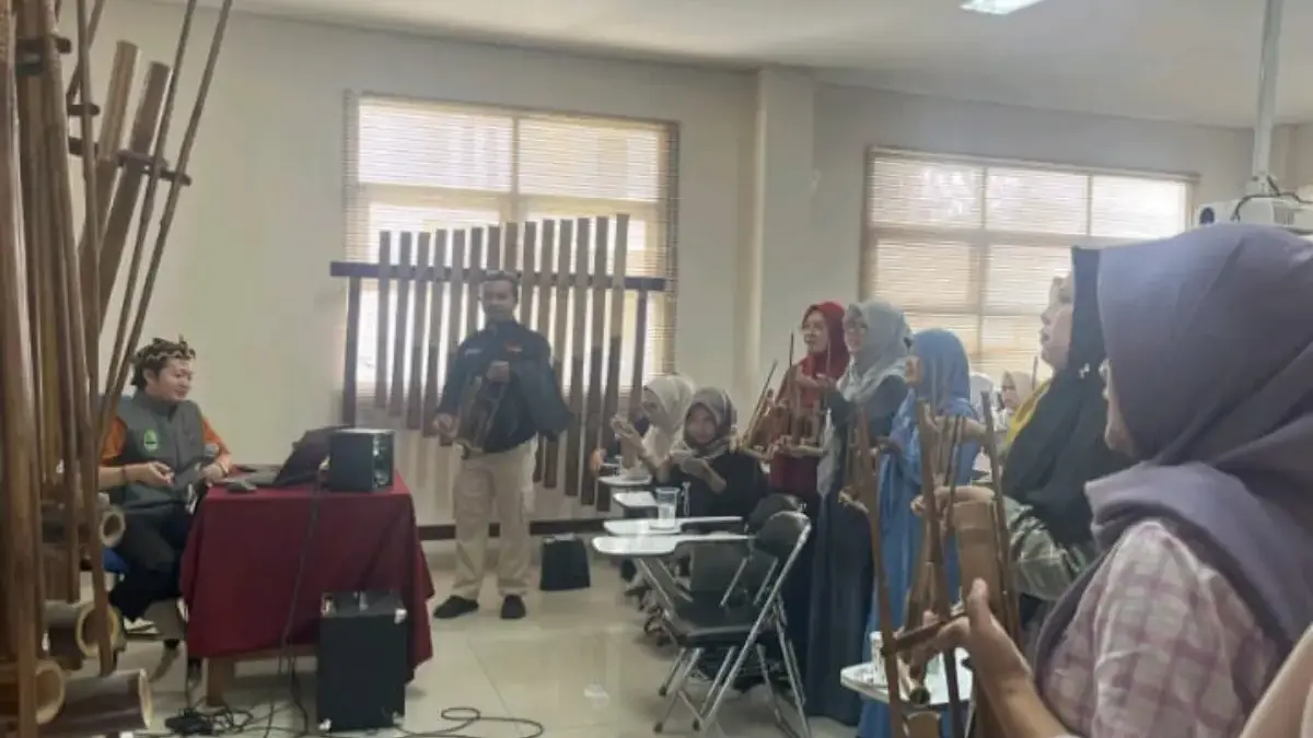 Guru SD di Sumedang Belajar Angklung dengan Synthesia, Lebih Mudah dan Menyenangkan