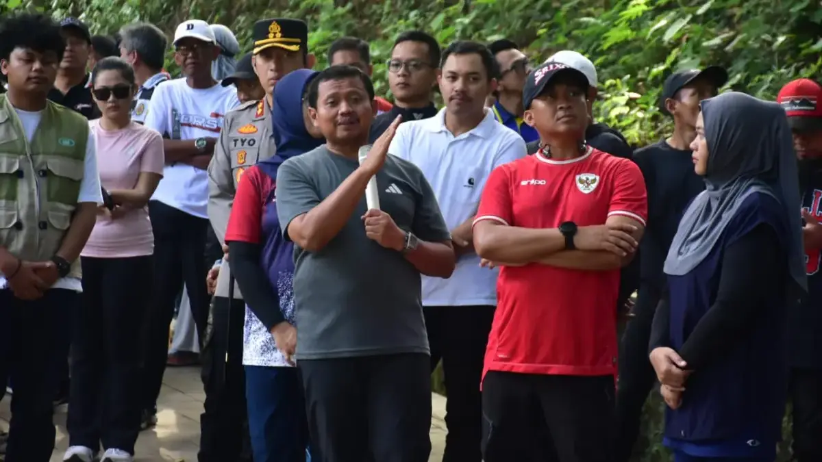 Bupati Dony Tantang DLHK Tata Tahura Gunung Kunci