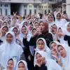 Hujan Tak Redupkan Semangat, Ribuan Santri Al-Aqsha Meriahkan Peringatan Maulid Nabi