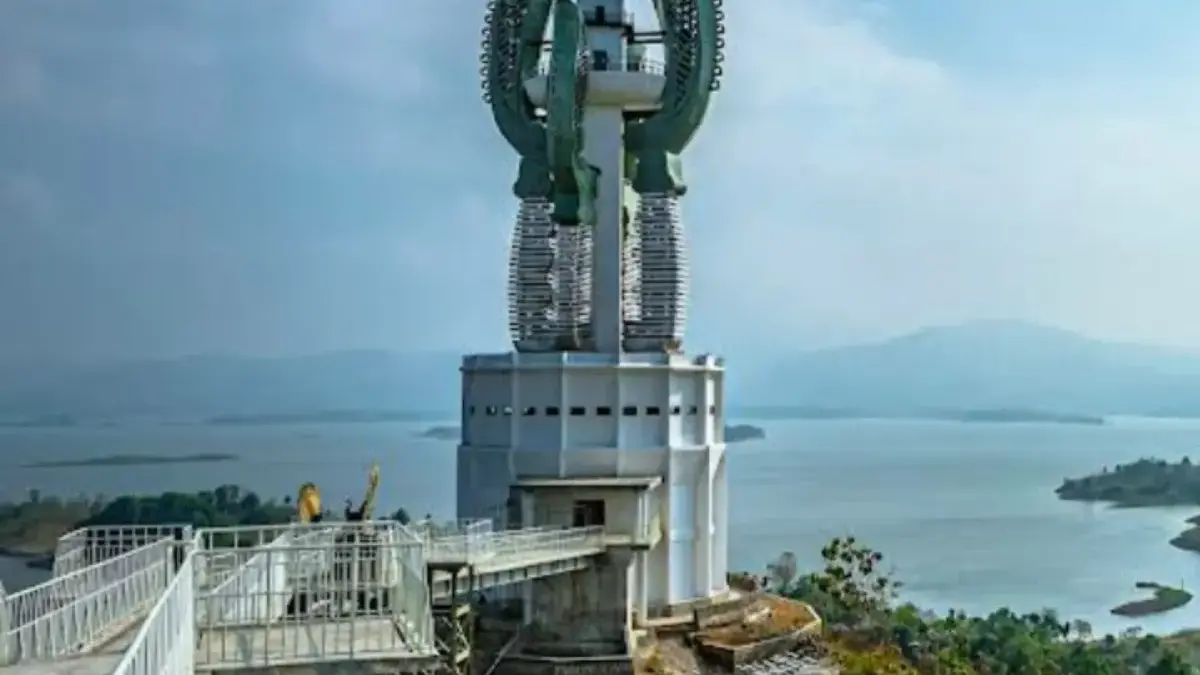 Menara Kujang Sepasang: Ikon Baru Sumedang yang Memikat Wisatawan
