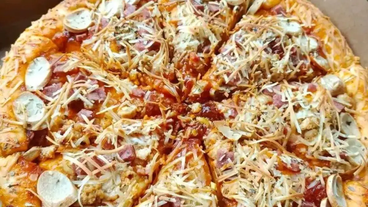 Jajanan Hits! Basmut Pizza Viral yang Bikin