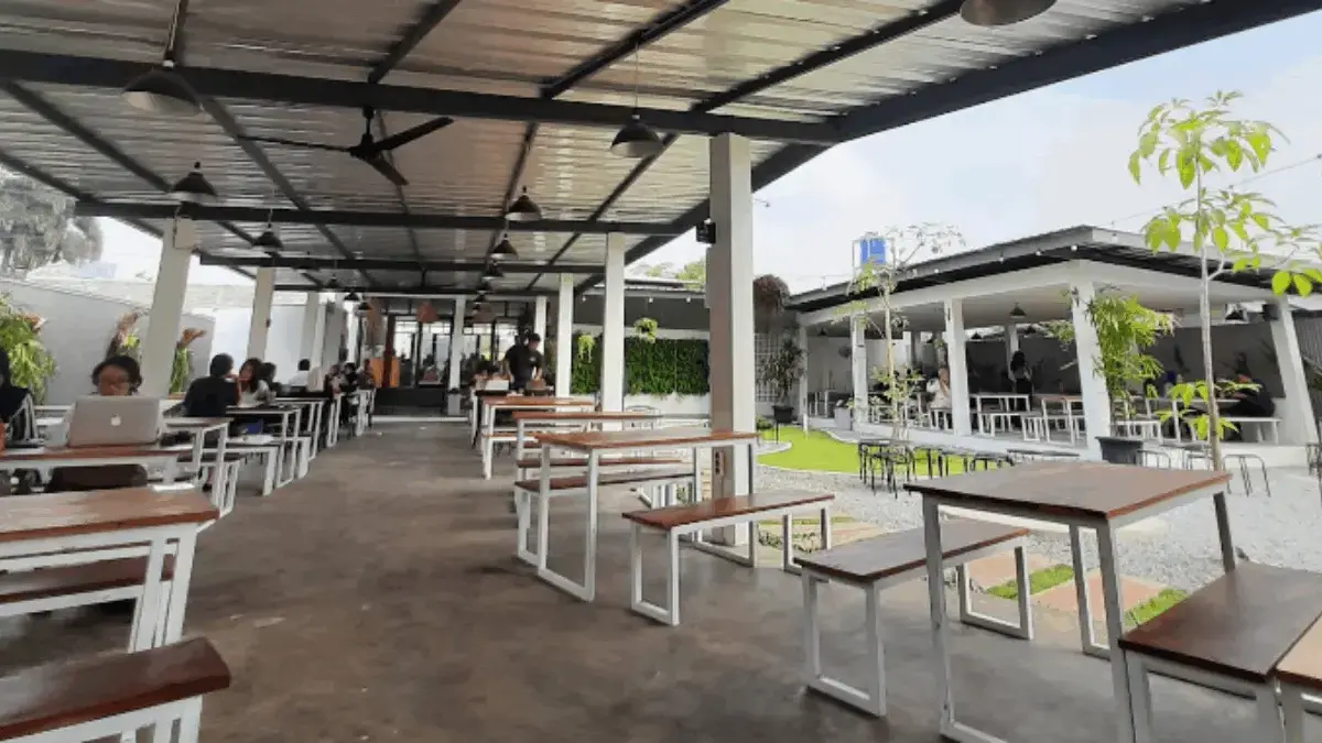 Lengkap dan Nyaman, Fasilitas Bento Kopi Jatinangor Cocok untuk Belajar & Santai.