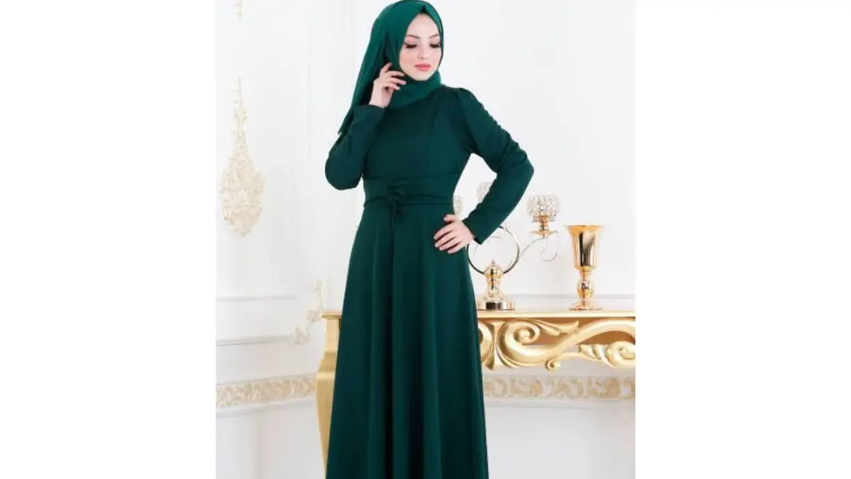 Tips Fashion Muslimah: Gamis Hijau Botol Matching dengan Hijab Warna Apa?