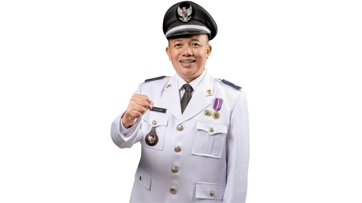 Kepala Desa Haurngombong, Dadang.