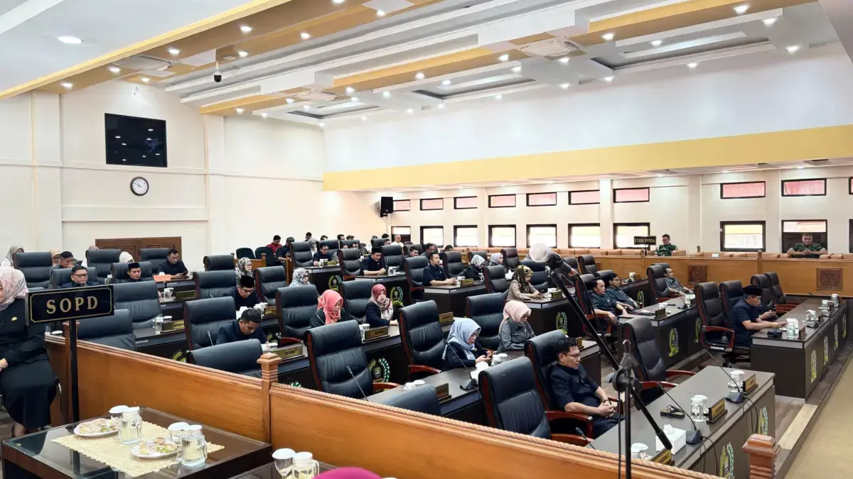 Fraksi-Fraksi Bahas Pandangan Umum atas Raperda Perubahan APBD