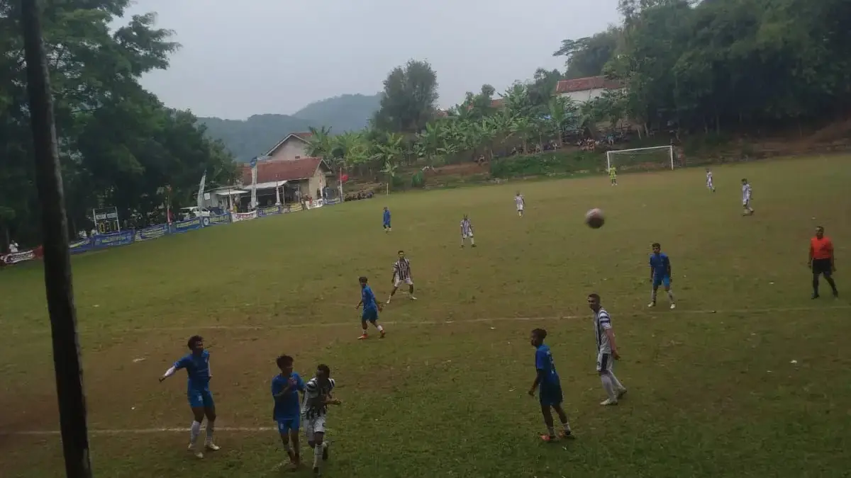 Serunya Pertandingan Sepak Bola Antar Desa di Tanjung Kerta, Bikin Warga Meriah!