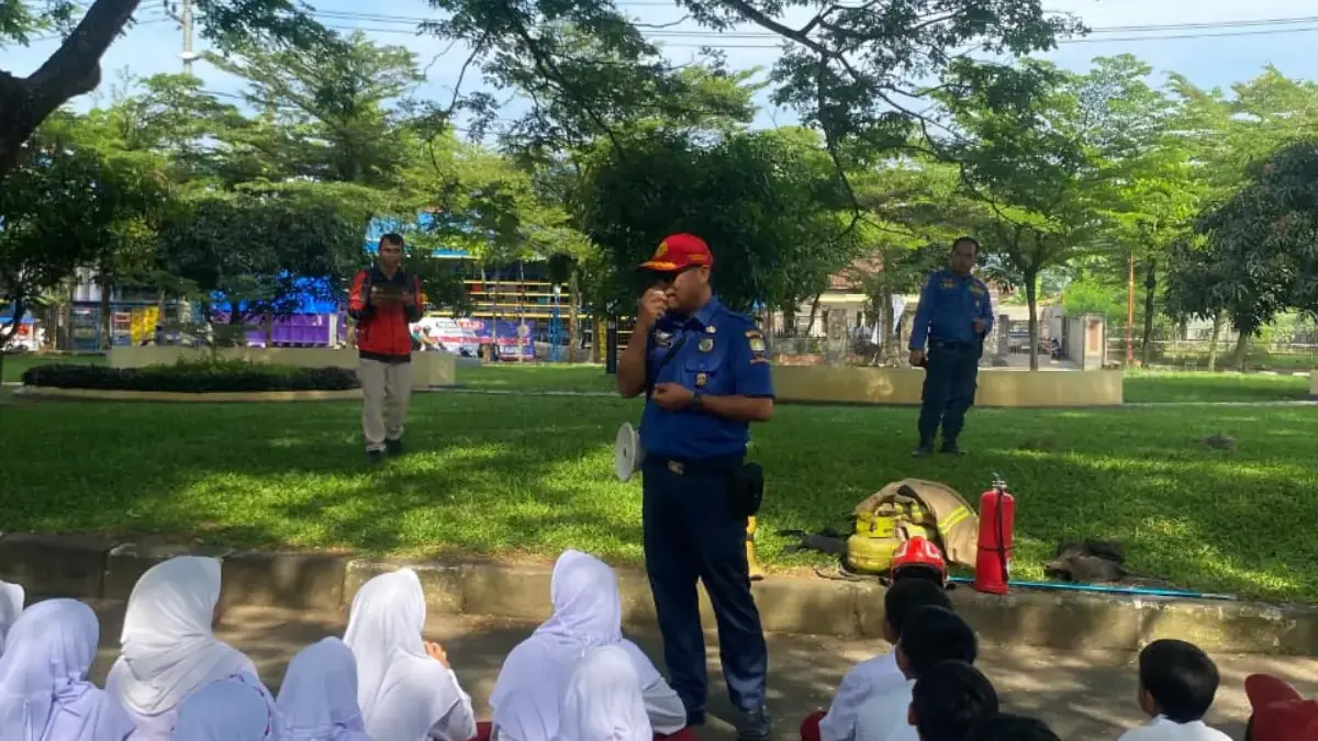 Belajar Seru! SD Cikamuning Ikuti Simulasi Pemadam Kebakaran